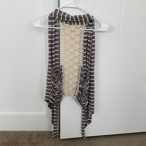 Lace/Stripe Vest - Picture 4 of 7
